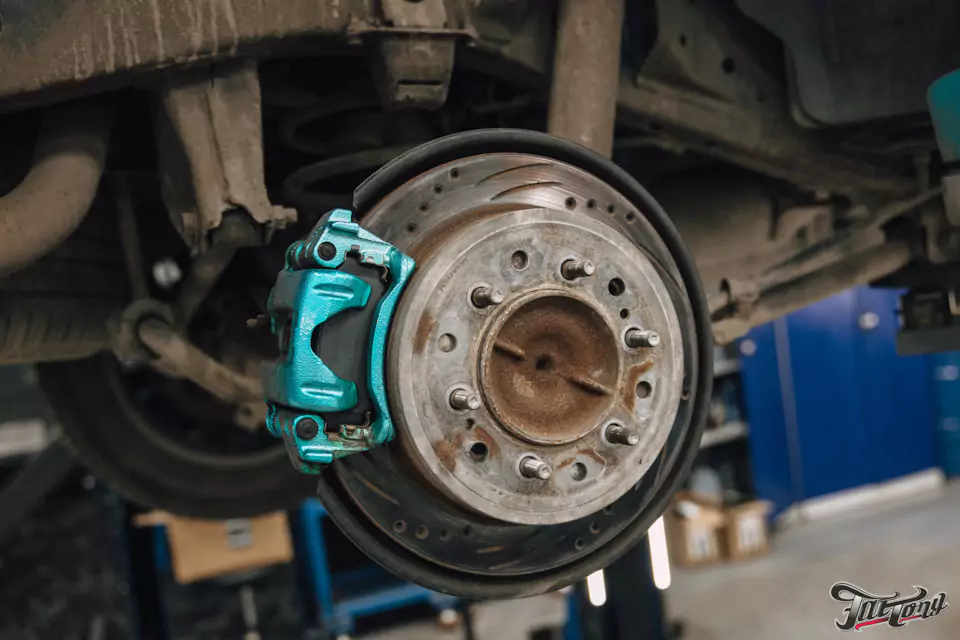 Установили на Toyota Land Cruiser Prado усиленную тормозную систему Brembo